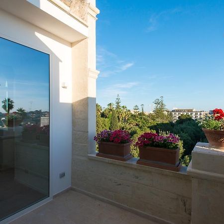Le Bifore Charming House Lecce Bagian luar foto