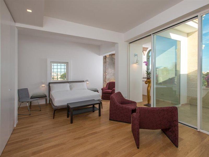 Le Bifore Charming House Lecce Bagian luar foto
