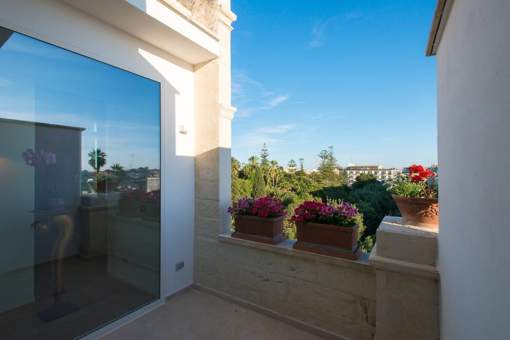Le Bifore Charming House Lecce Bagian luar foto