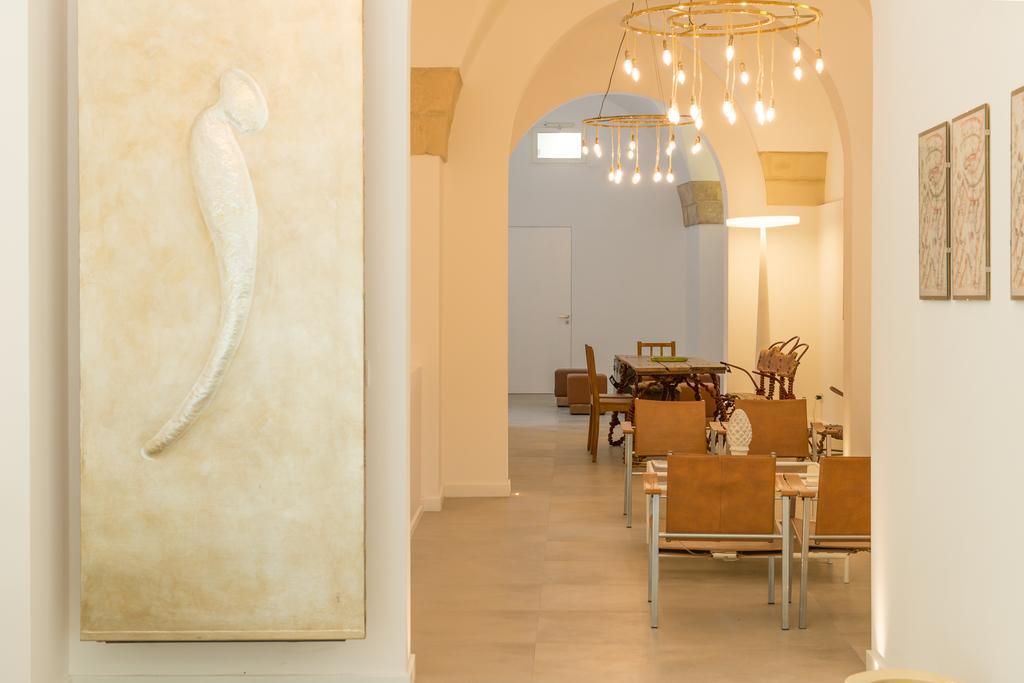 Le Bifore Charming House Lecce Bagian luar foto