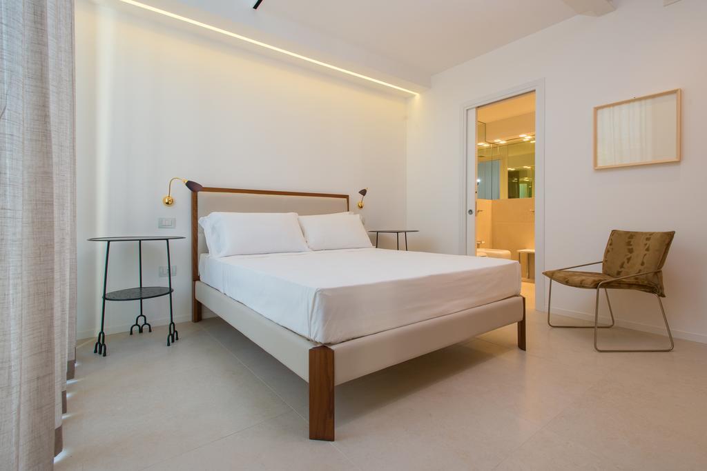 Le Bifore Charming House Lecce Bagian luar foto