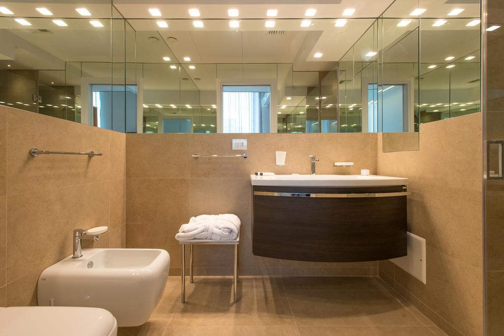 Le Bifore Charming House Lecce Bagian luar foto