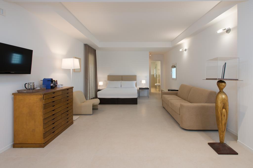 Le Bifore Charming House Lecce Bagian luar foto