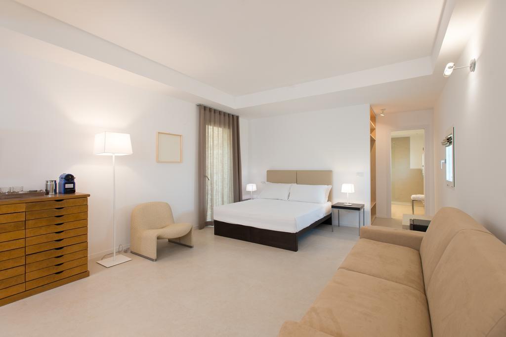 Le Bifore Charming House Lecce Bagian luar foto