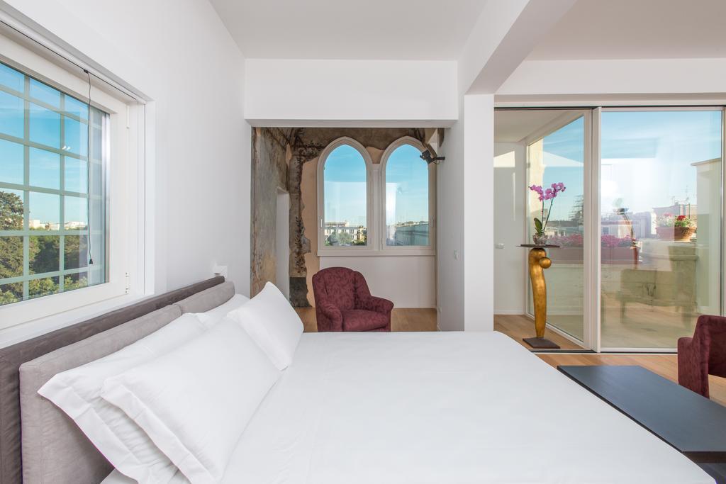 Le Bifore Charming House Lecce Bagian luar foto