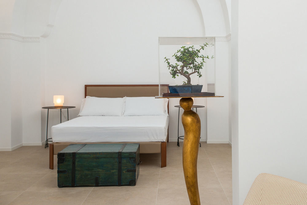 Le Bifore Charming House Lecce Bagian luar foto