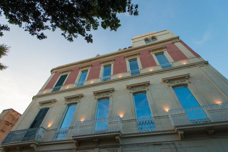 Le Bifore Charming House Lecce Bagian luar foto