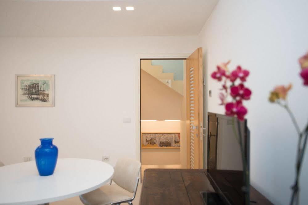 Le Bifore Charming House Lecce Bagian luar foto