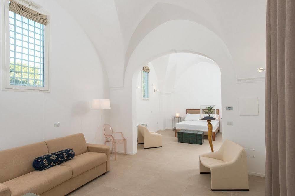 Le Bifore Charming House Lecce Bagian luar foto